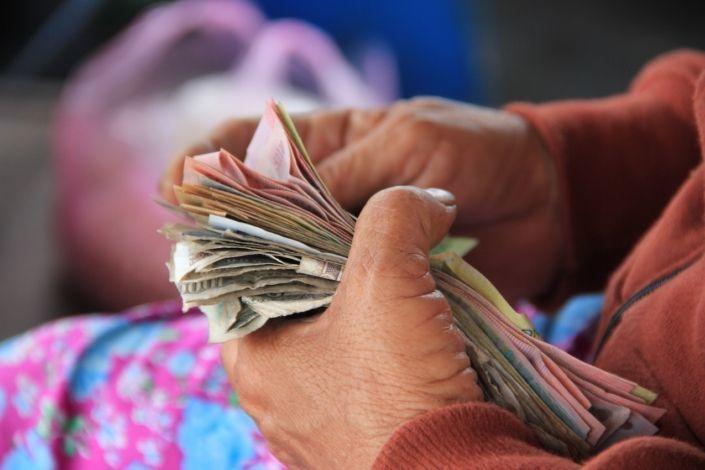 Er is veel te veel geld in de wereld. Hoe breng je dat in balans?